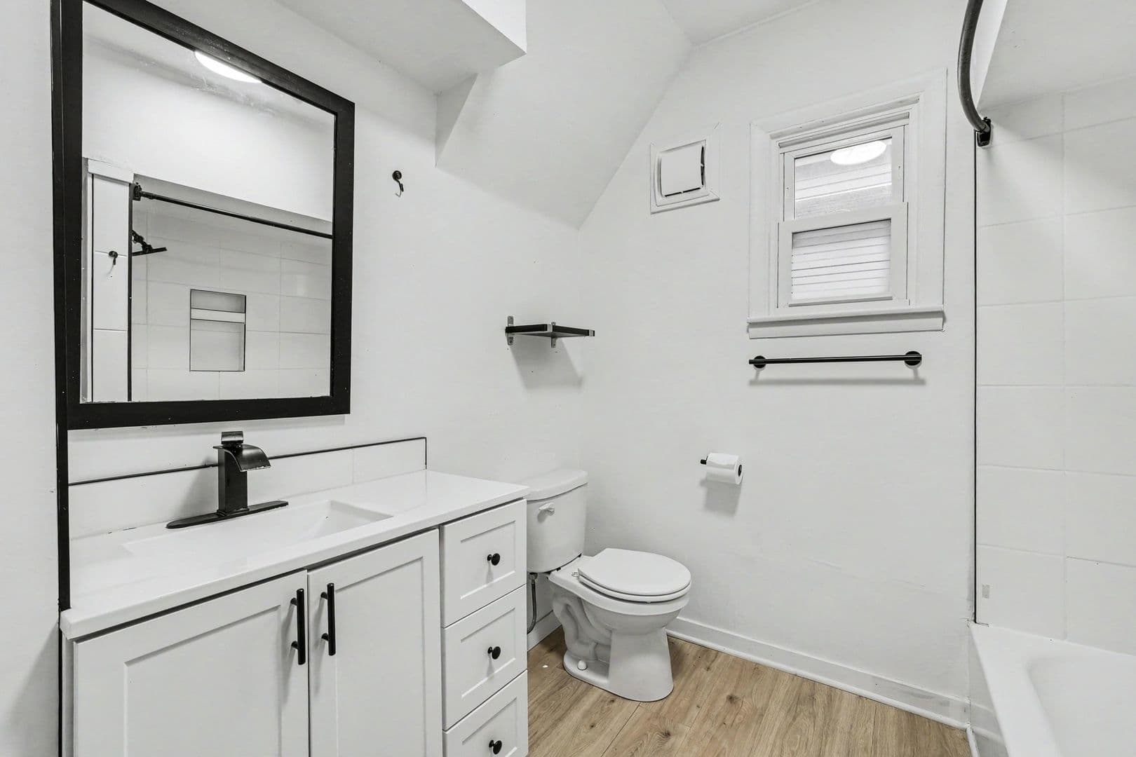 Grand Rapids House: 570 Valley Ave NW