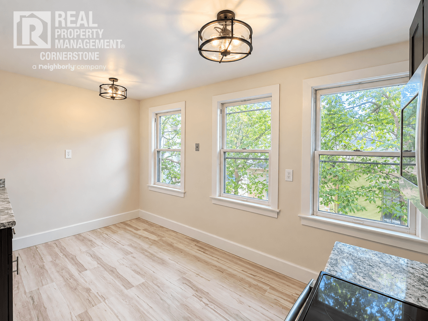 Kalamazoo Apartment: 808 W Kalamazoo Ave