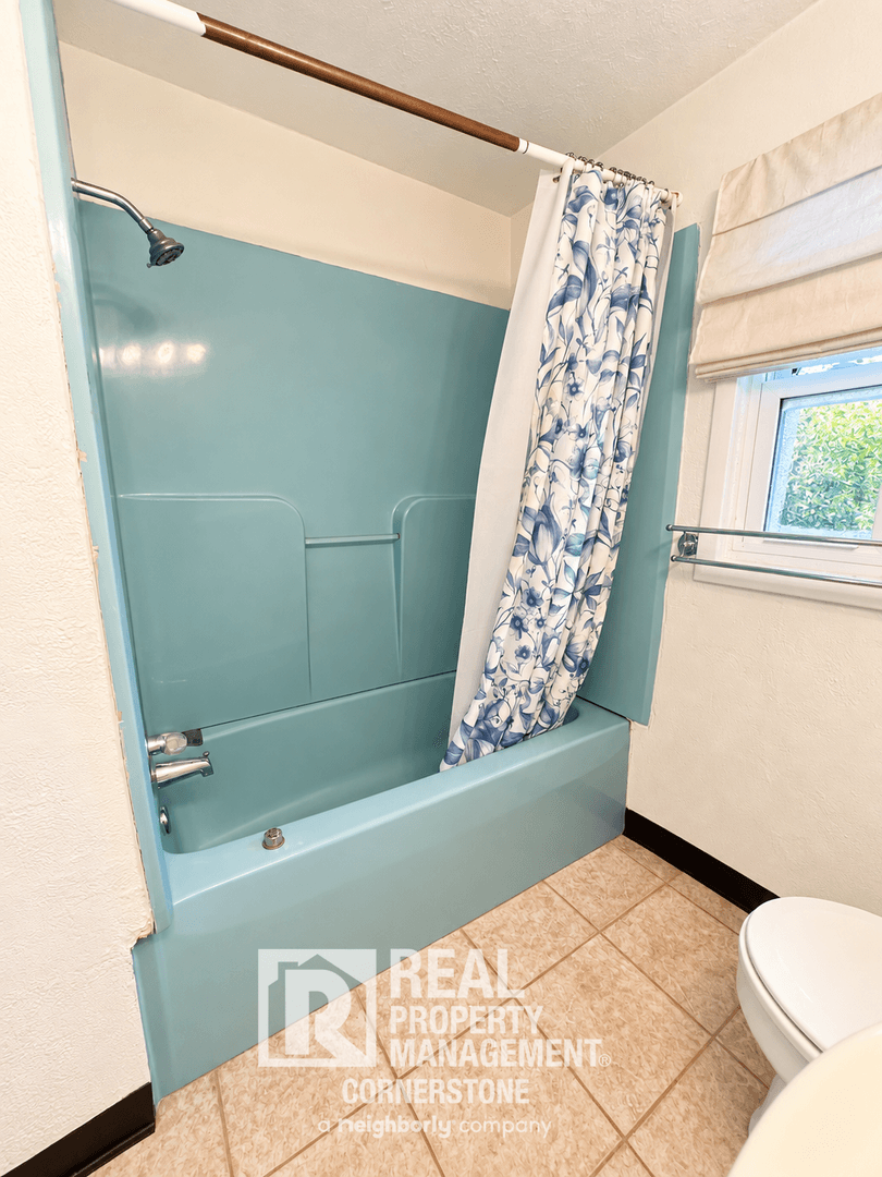 Kalamazoo Apartment: 720 Ashley Drive