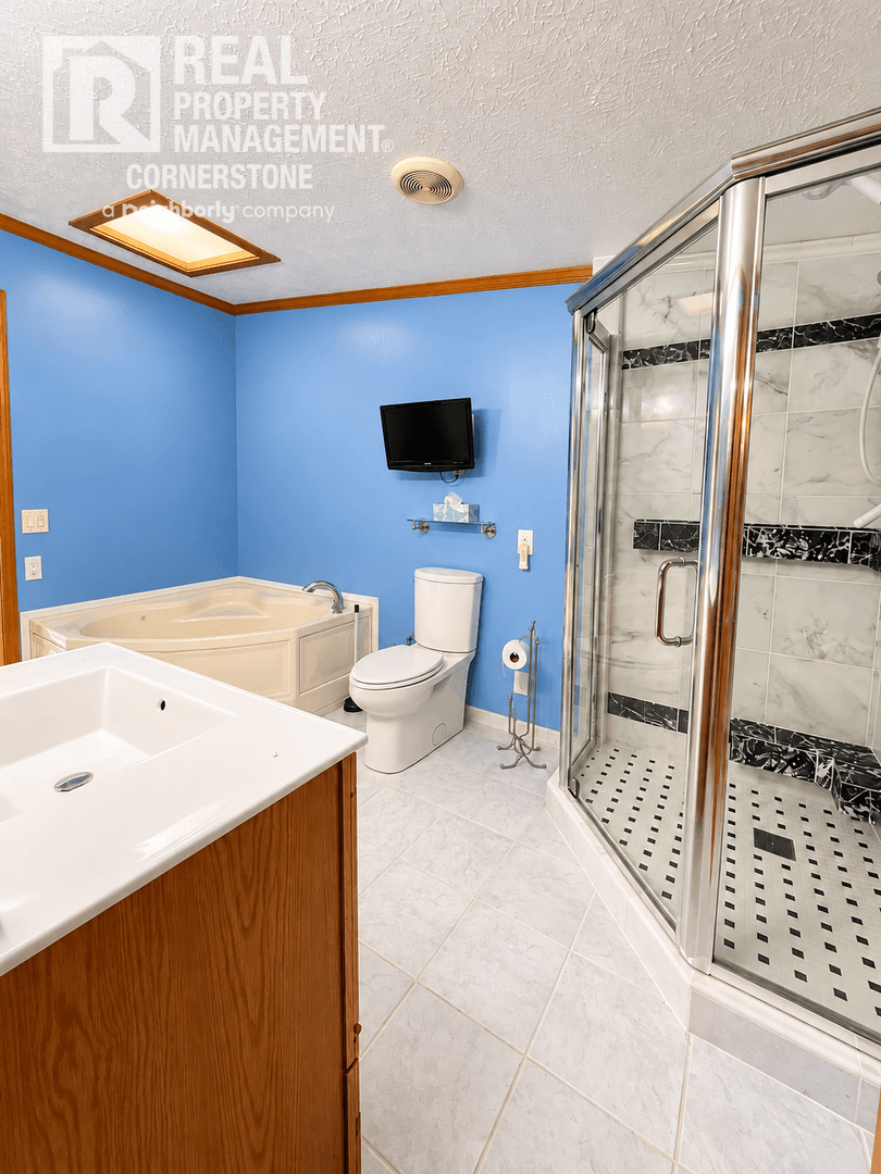 Plainwell House: 579 110th Ave