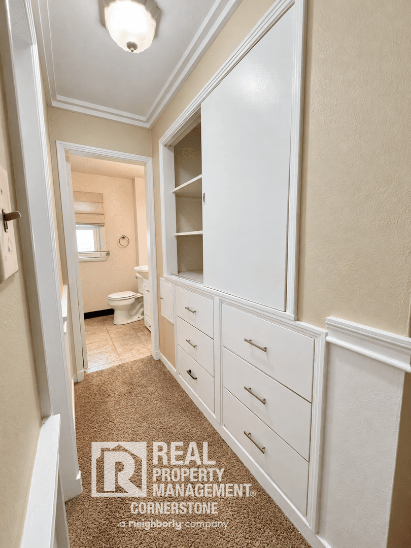 Kalamazoo Apartment: 720 Ashley Drive