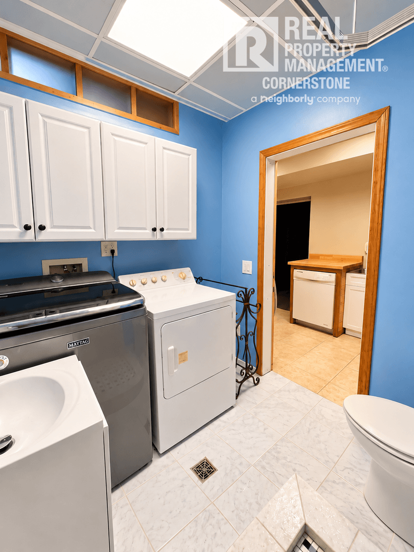 Plainwell House: 579 110th Ave