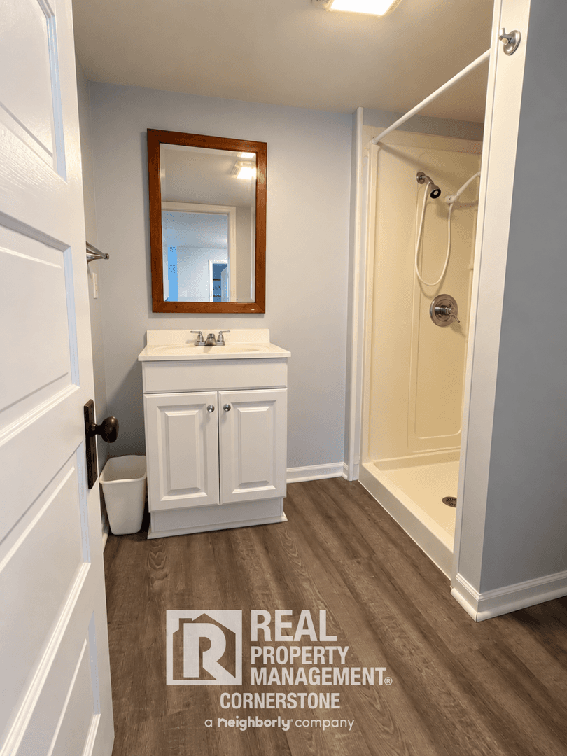 Kalamazoo Apartment: 2423 Parkview Ave