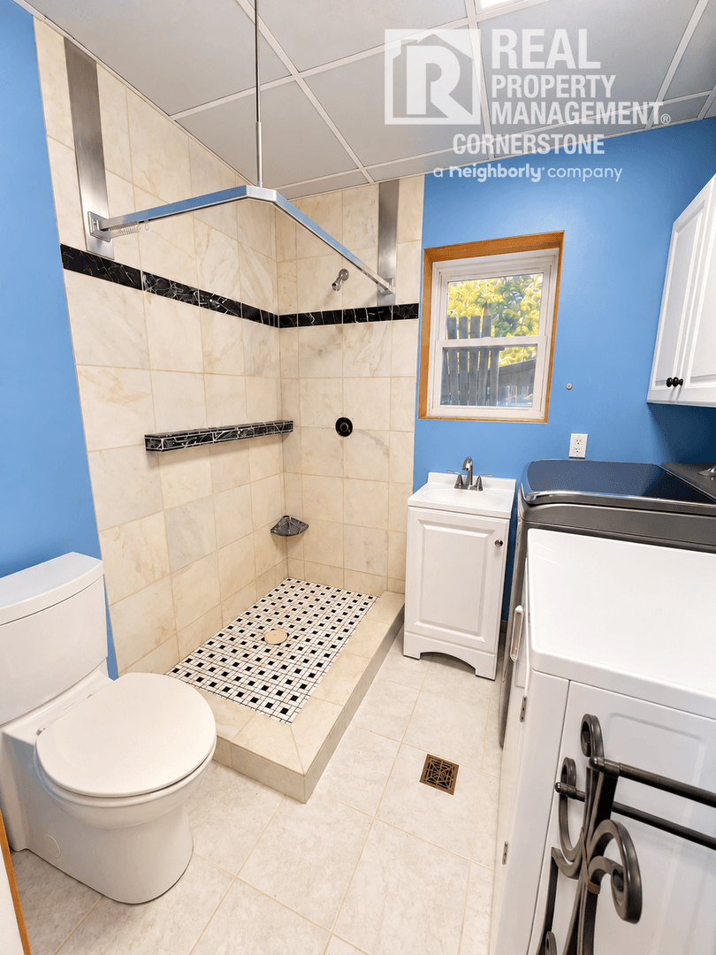 Plainwell House: 579 110th Ave