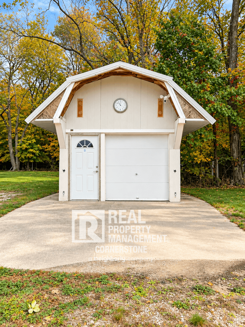 Plainwell House: 579 110th Ave
