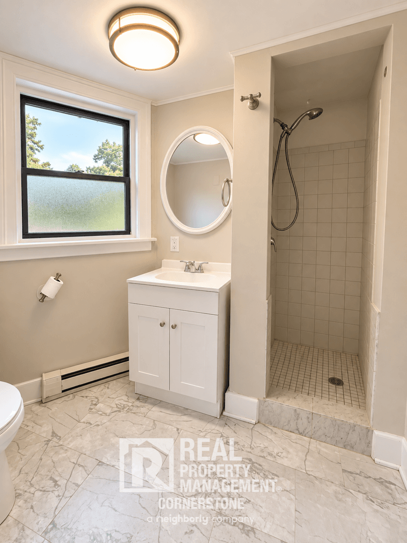 Kalamazoo Apartment: 2423 Parkview Ave