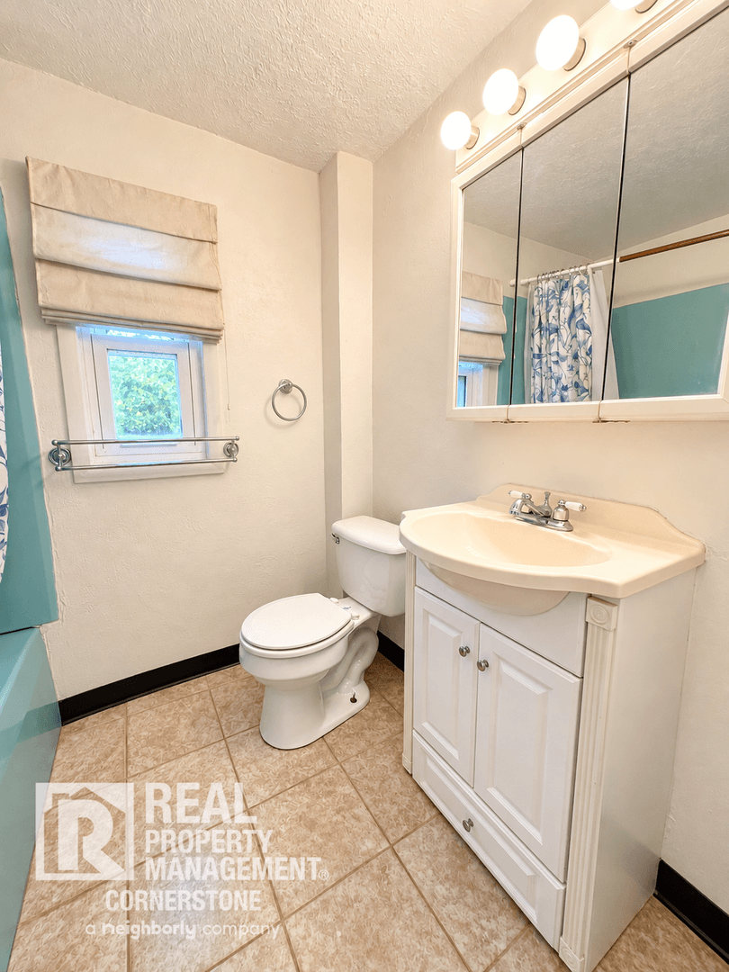 Kalamazoo Apartment: 720 Ashley Drive
