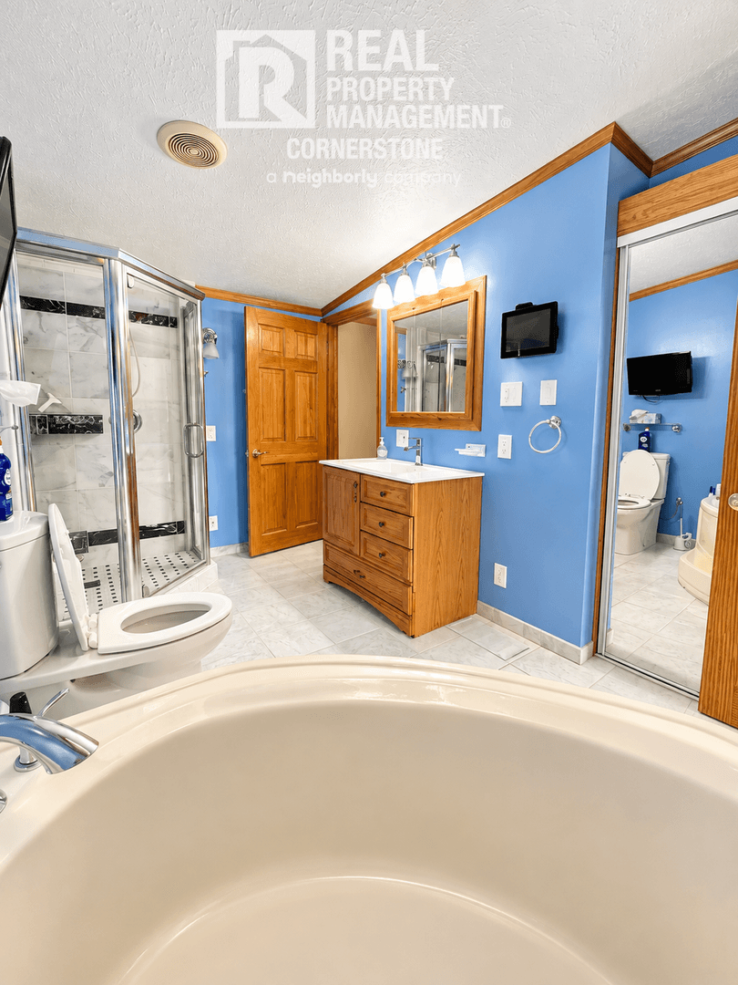 Plainwell House: 579 110th Ave