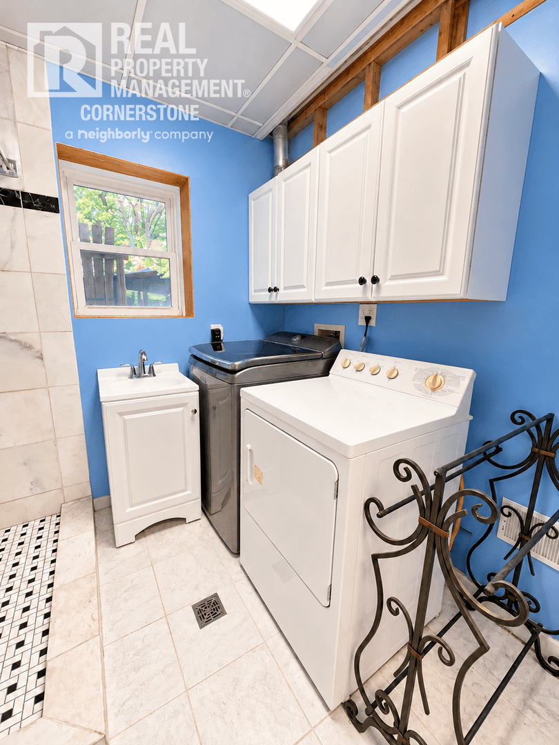 Plainwell House: 579 110th Ave