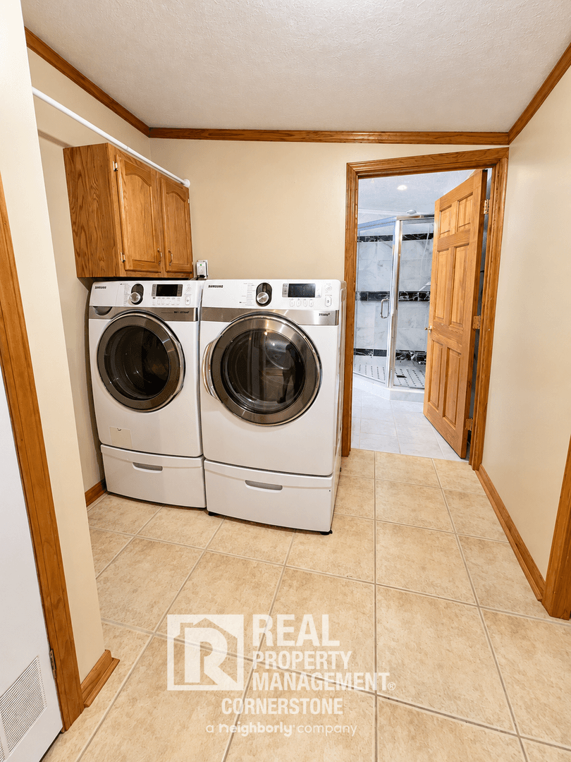 Plainwell House: 579 110th Ave