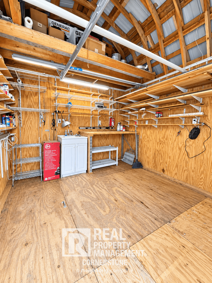 Plainwell House: 579 110th Ave