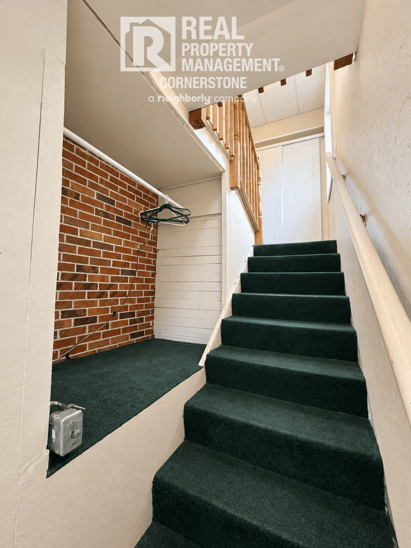 Kalamazoo Apartment: 720 Ashley Drive