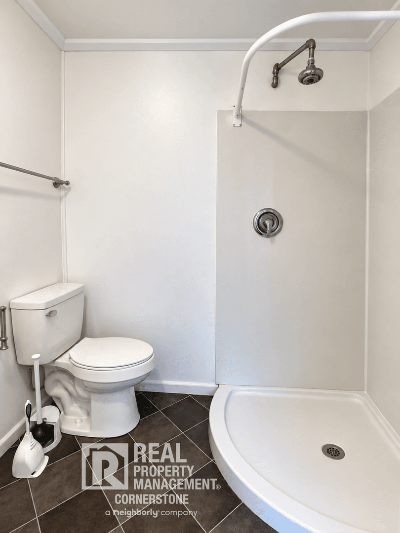 Kalamazoo Apartment: 2423 Parkview Ave
