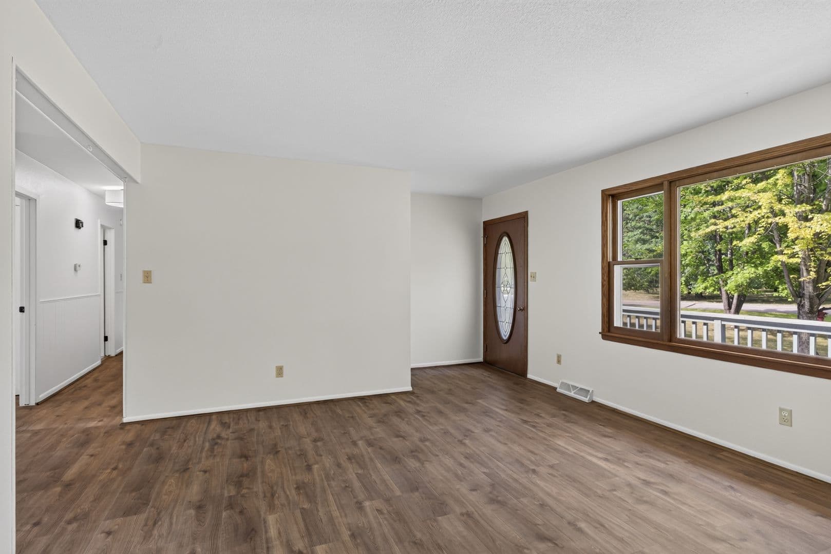 Baxter House: 13503 Meredith Dr
