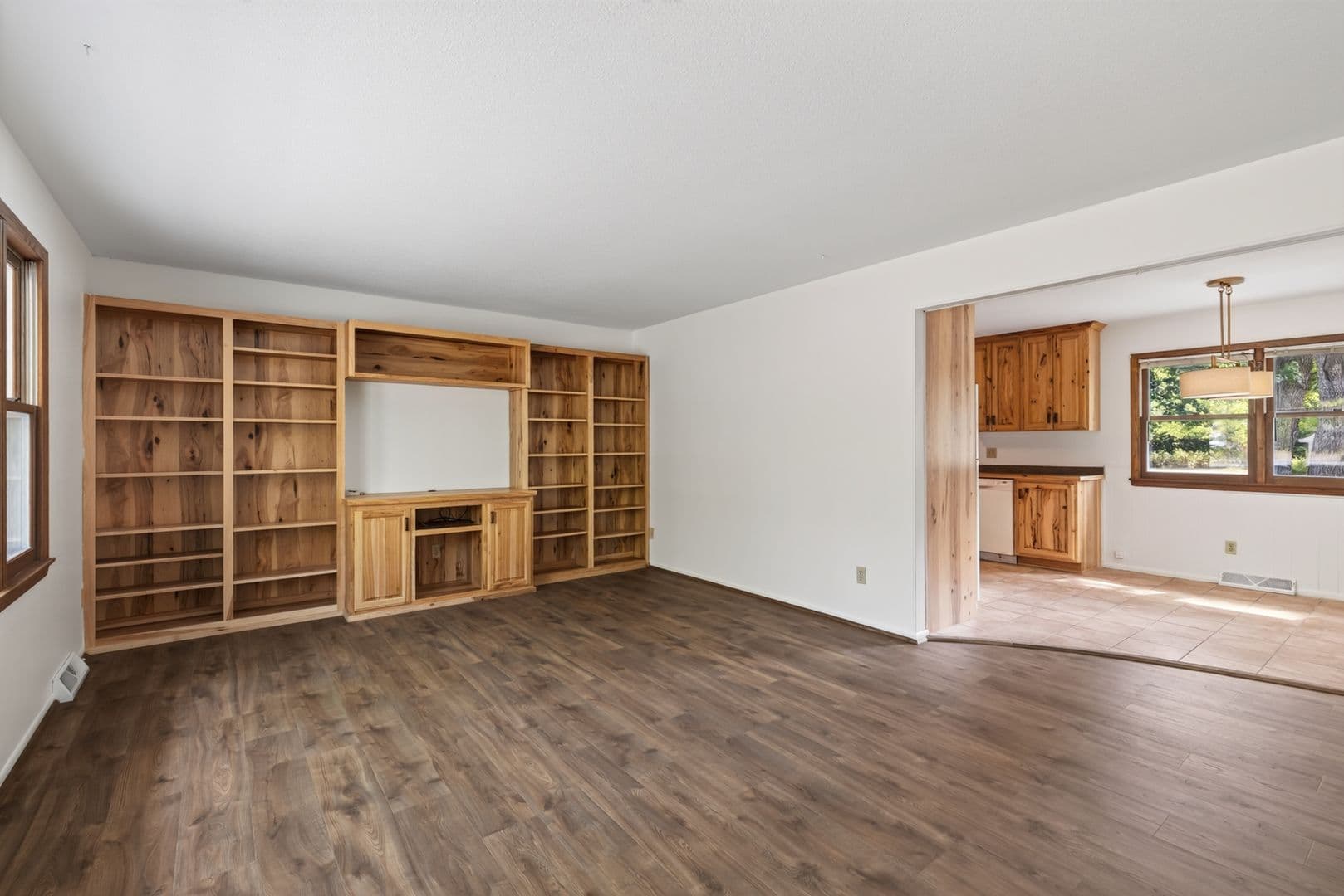 Baxter House: 13503 Meredith Dr