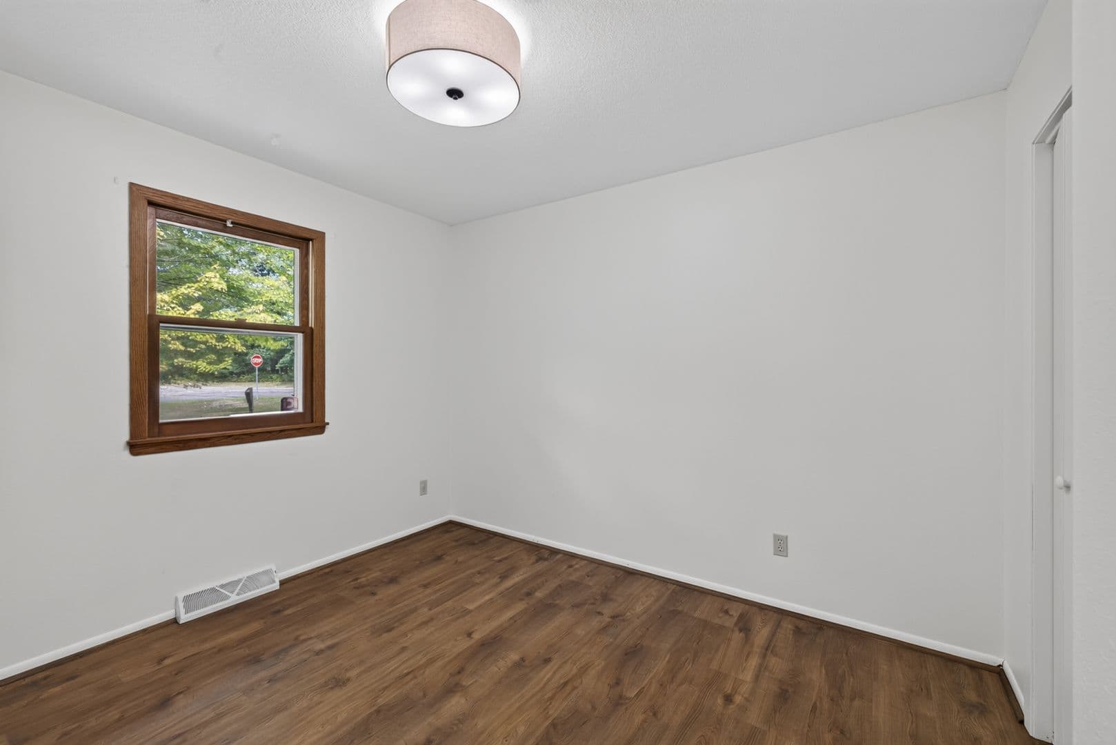 Baxter House: 13503 Meredith Dr
