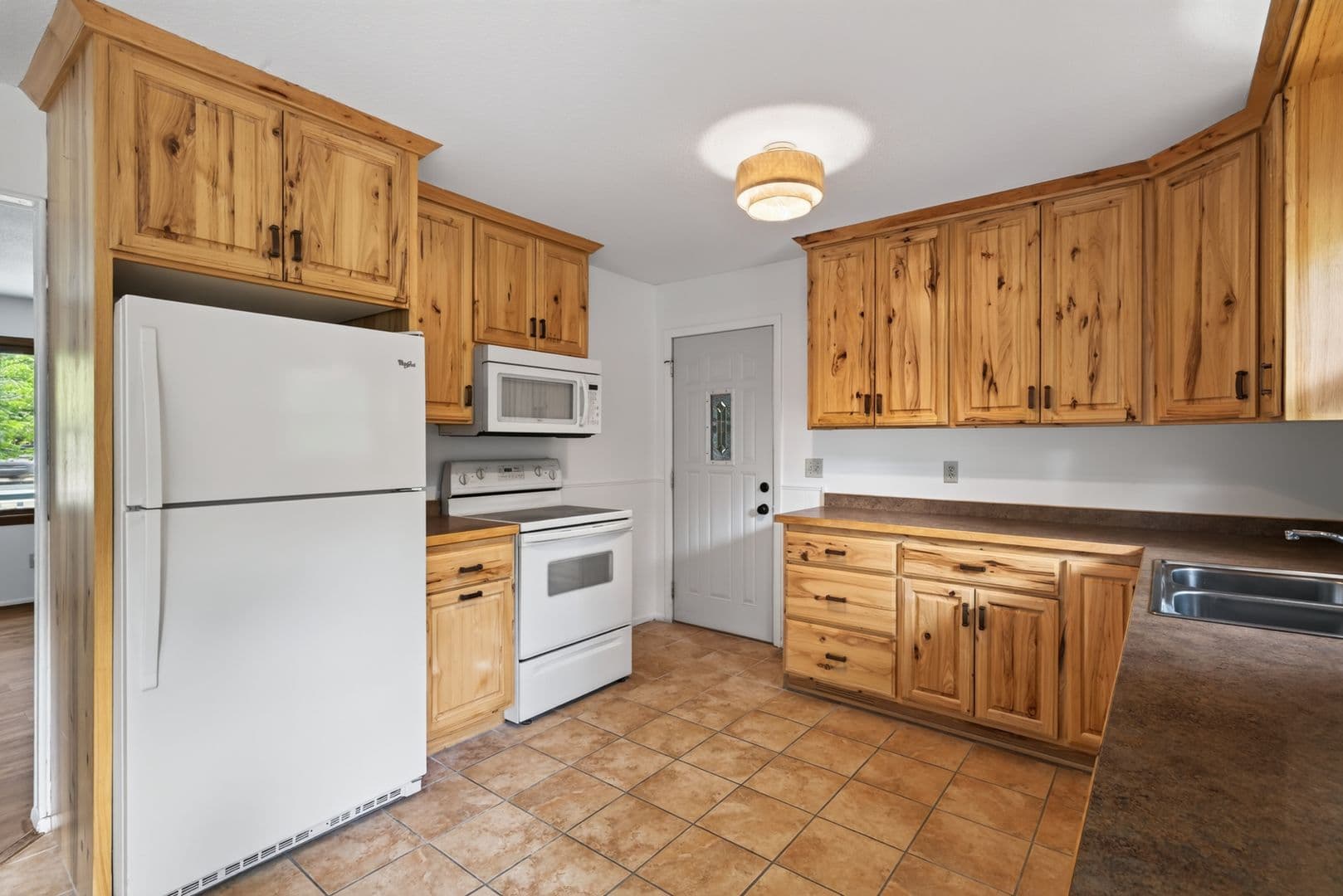 Baxter House: 13503 Meredith Dr