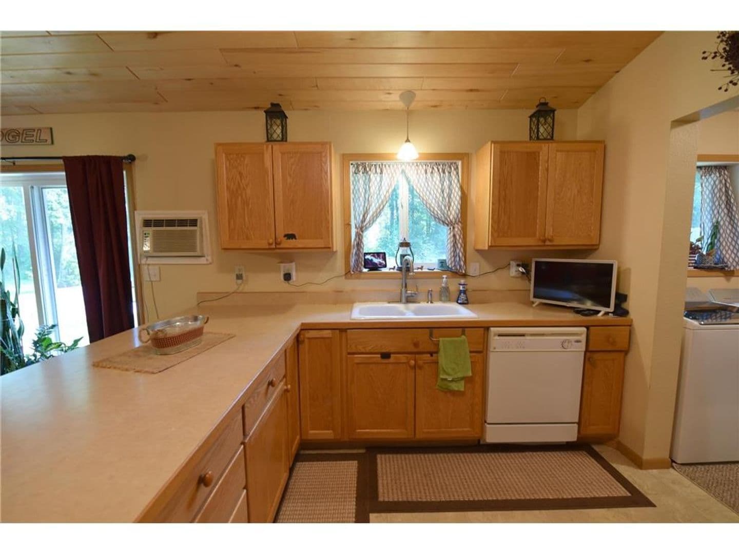 Pillager Apartment: 12858 Woodfern Lane