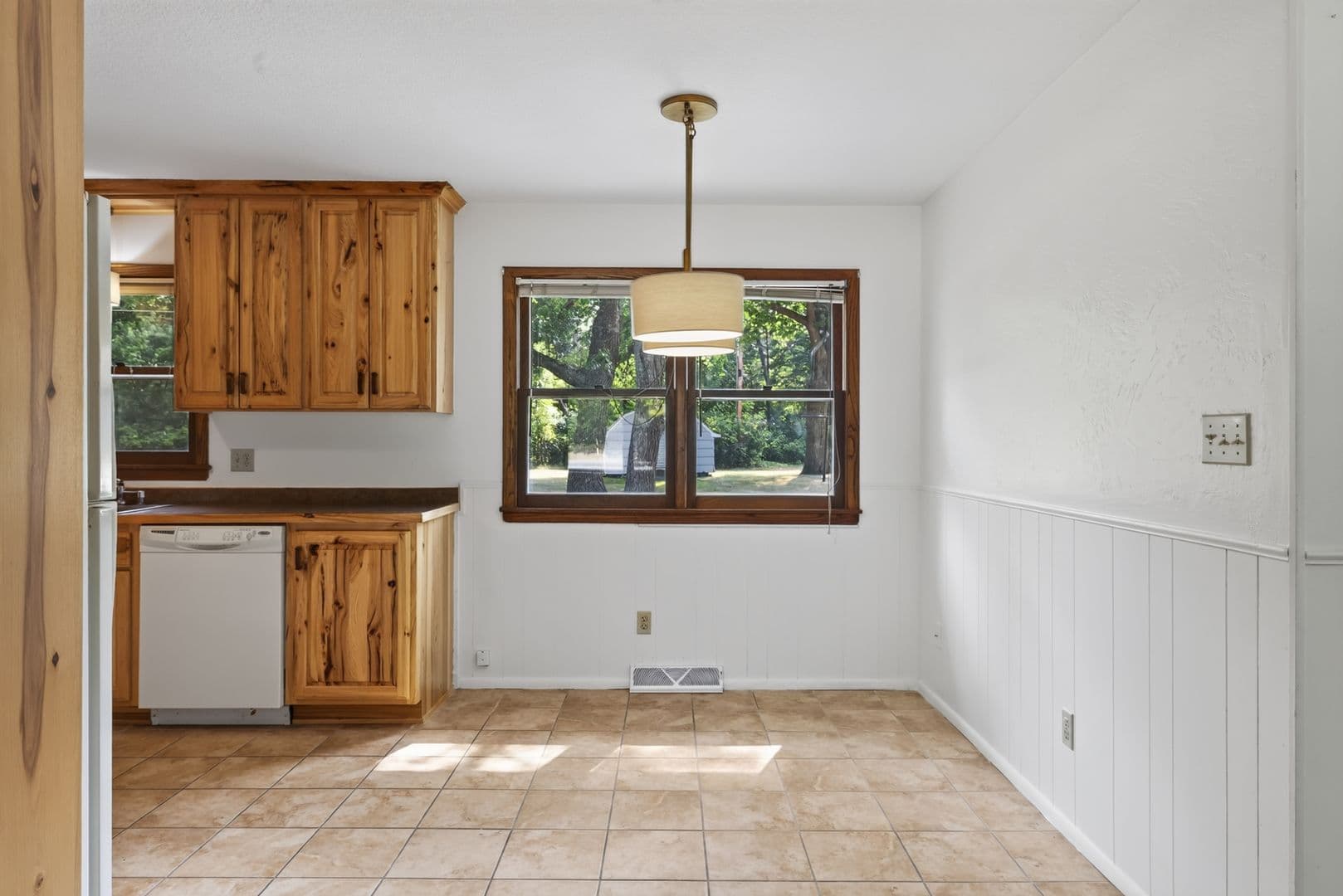 Baxter House: 13503 Meredith Dr