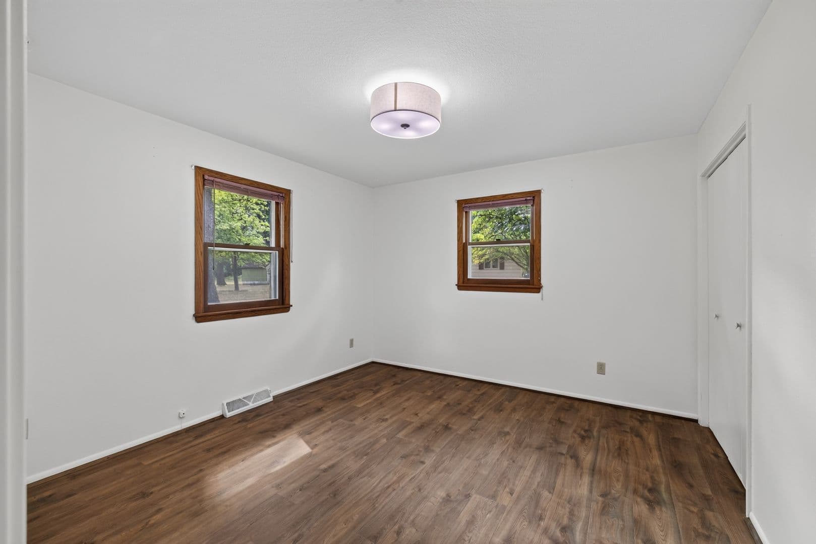 Baxter House: 13503 Meredith Dr