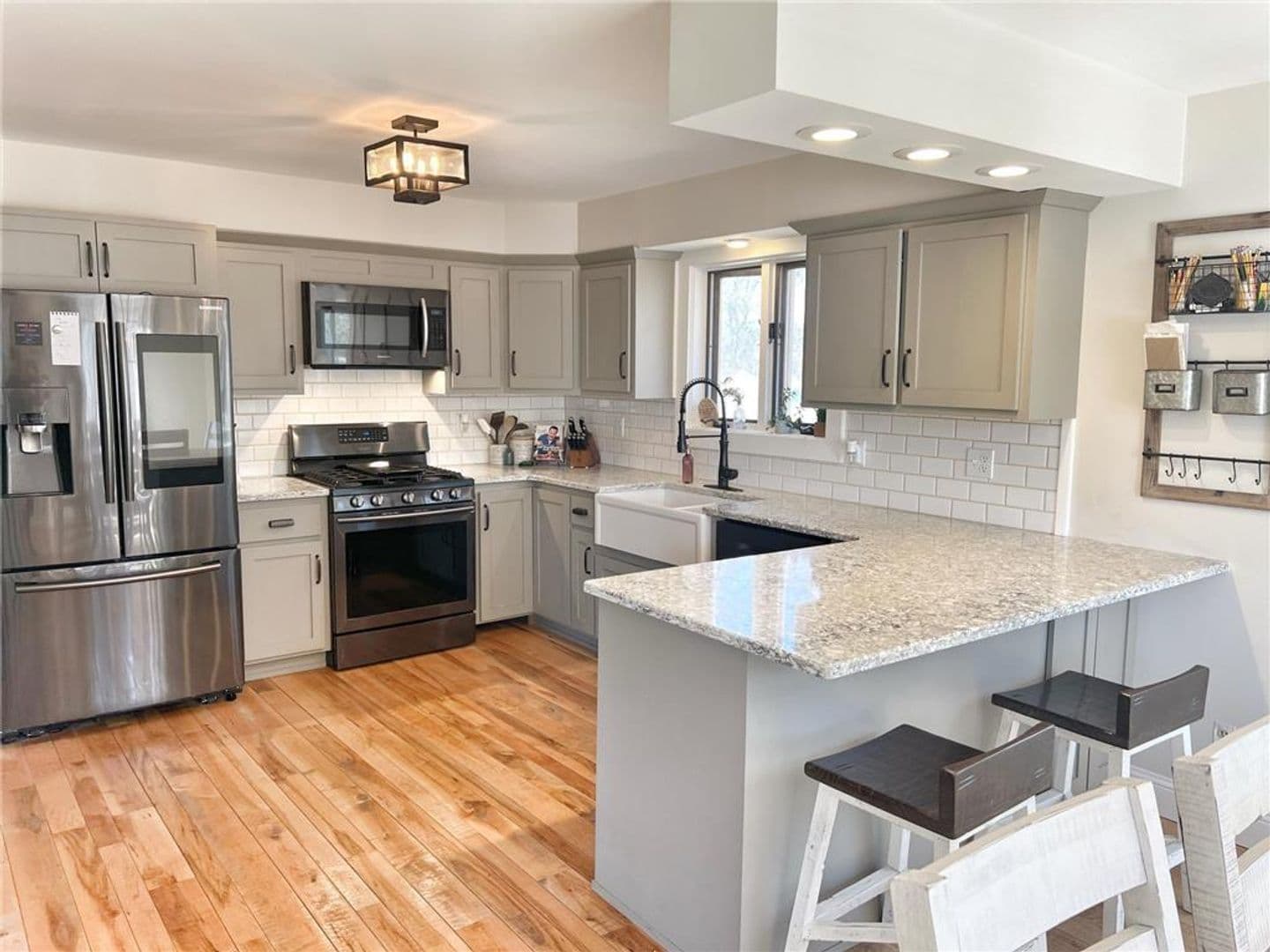 Baxter House: 6078 Donald Street