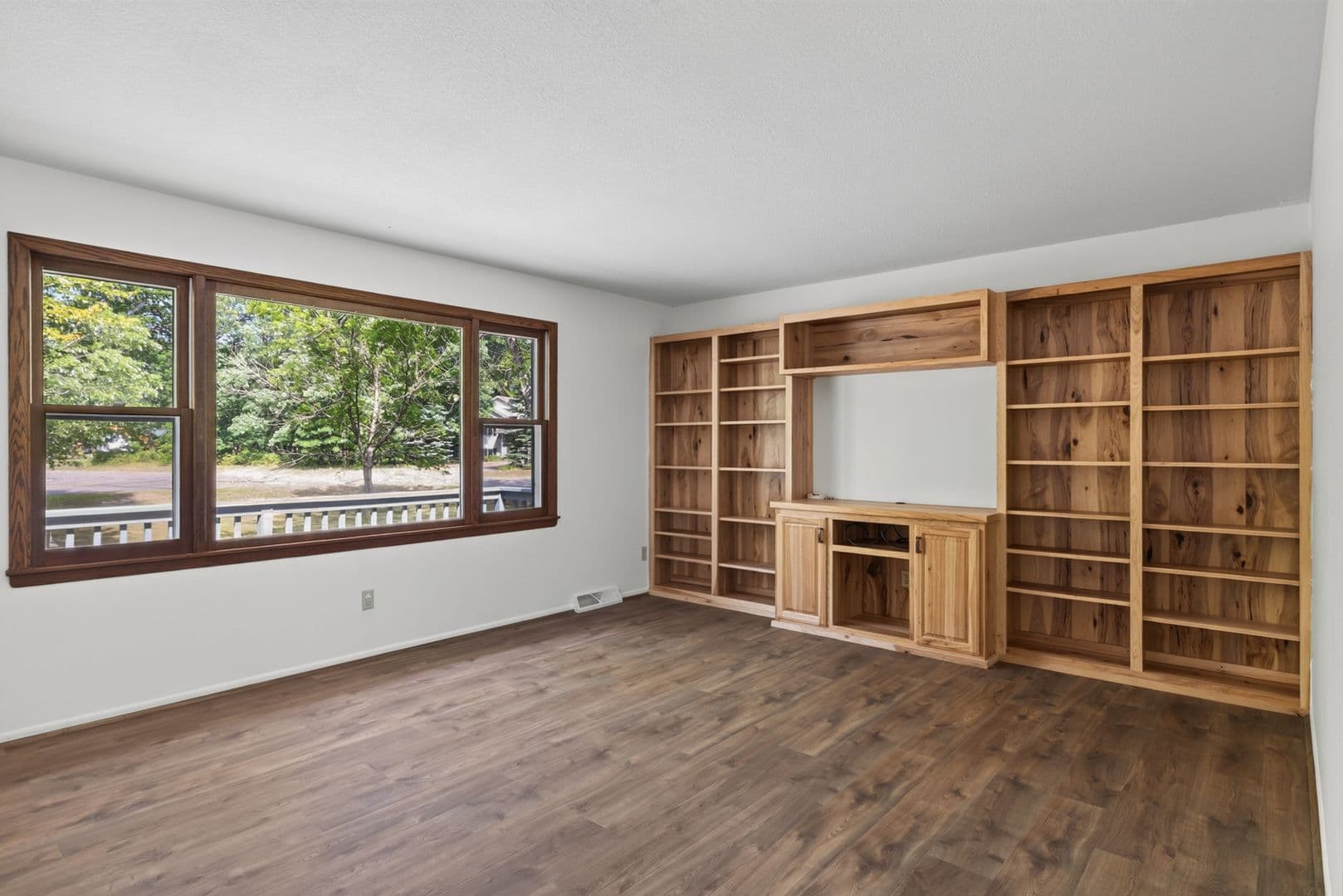 Baxter House: 13503 Meredith Dr
