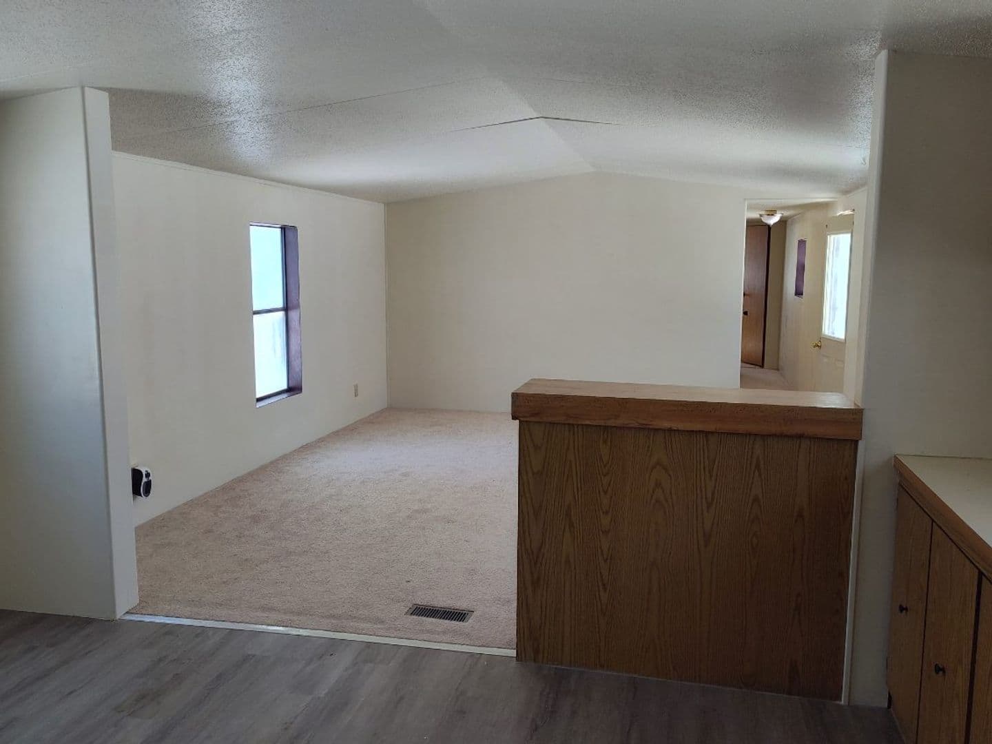 Rugby Apartment: 711 Eastgate Drive SE