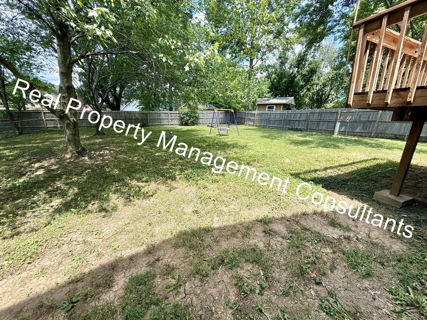 Olathe House: 1017 Kenwood Ln