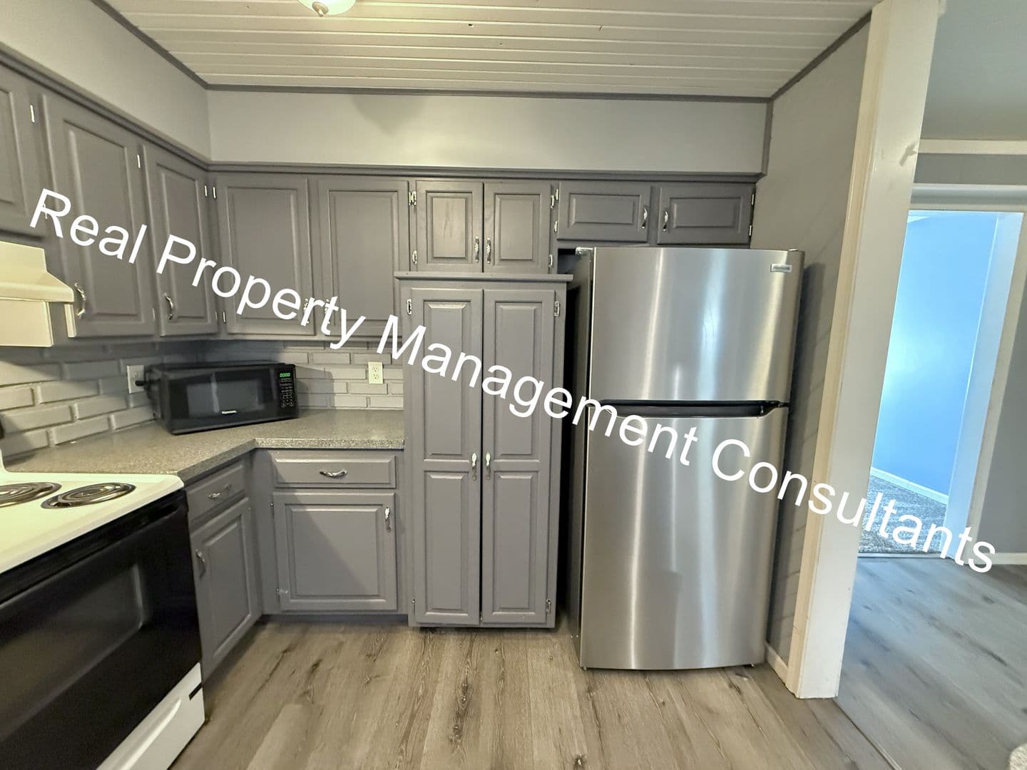 Olathe House: 1108 W Elm St