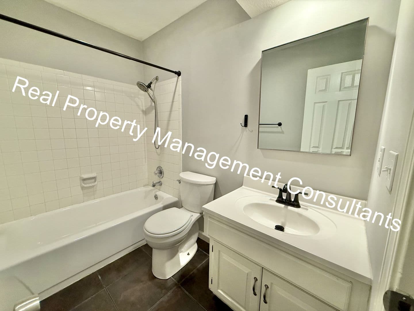 Olathe House: 1017 Kenwood Ln