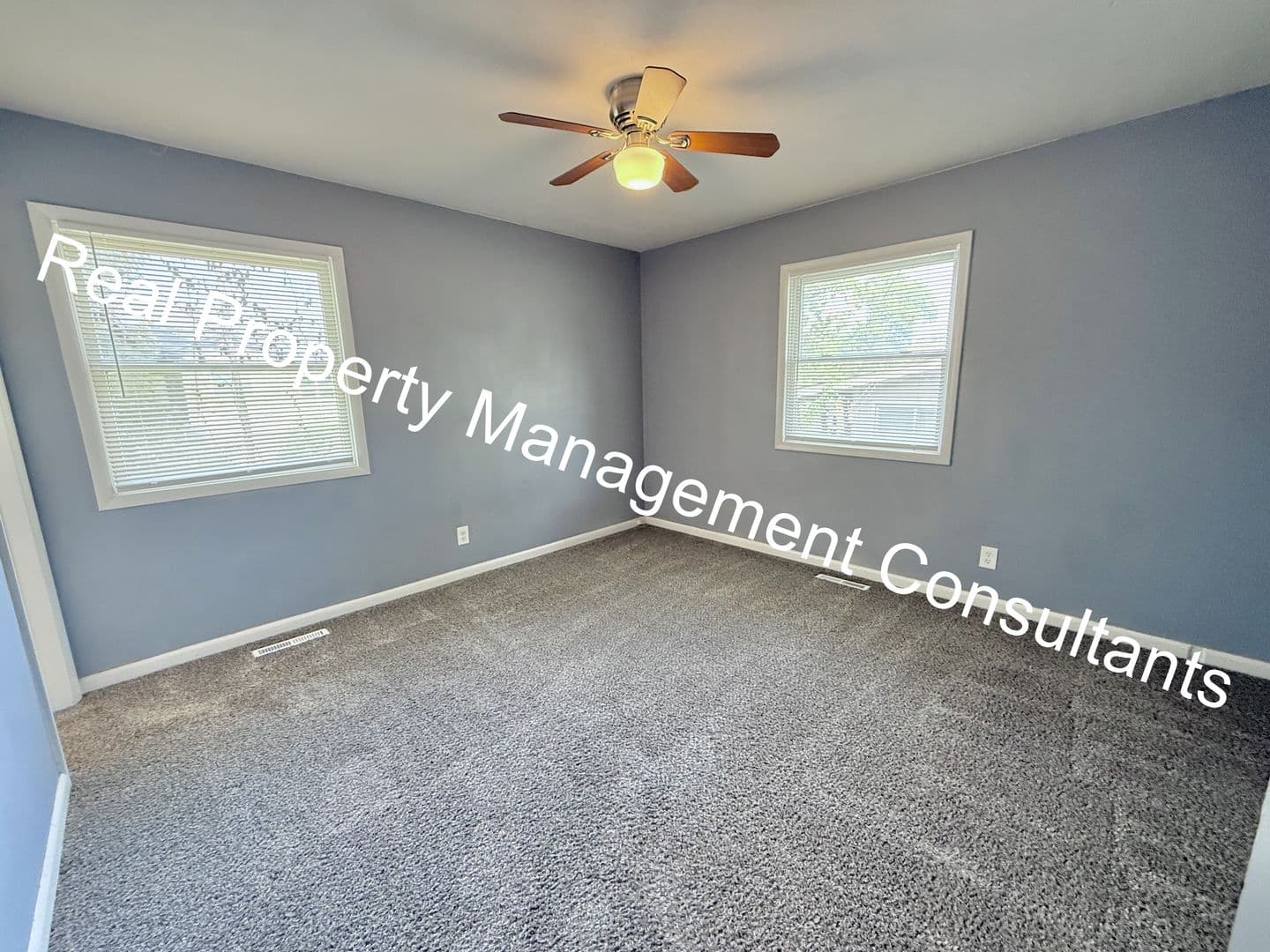 Olathe House: 1108 W Elm St