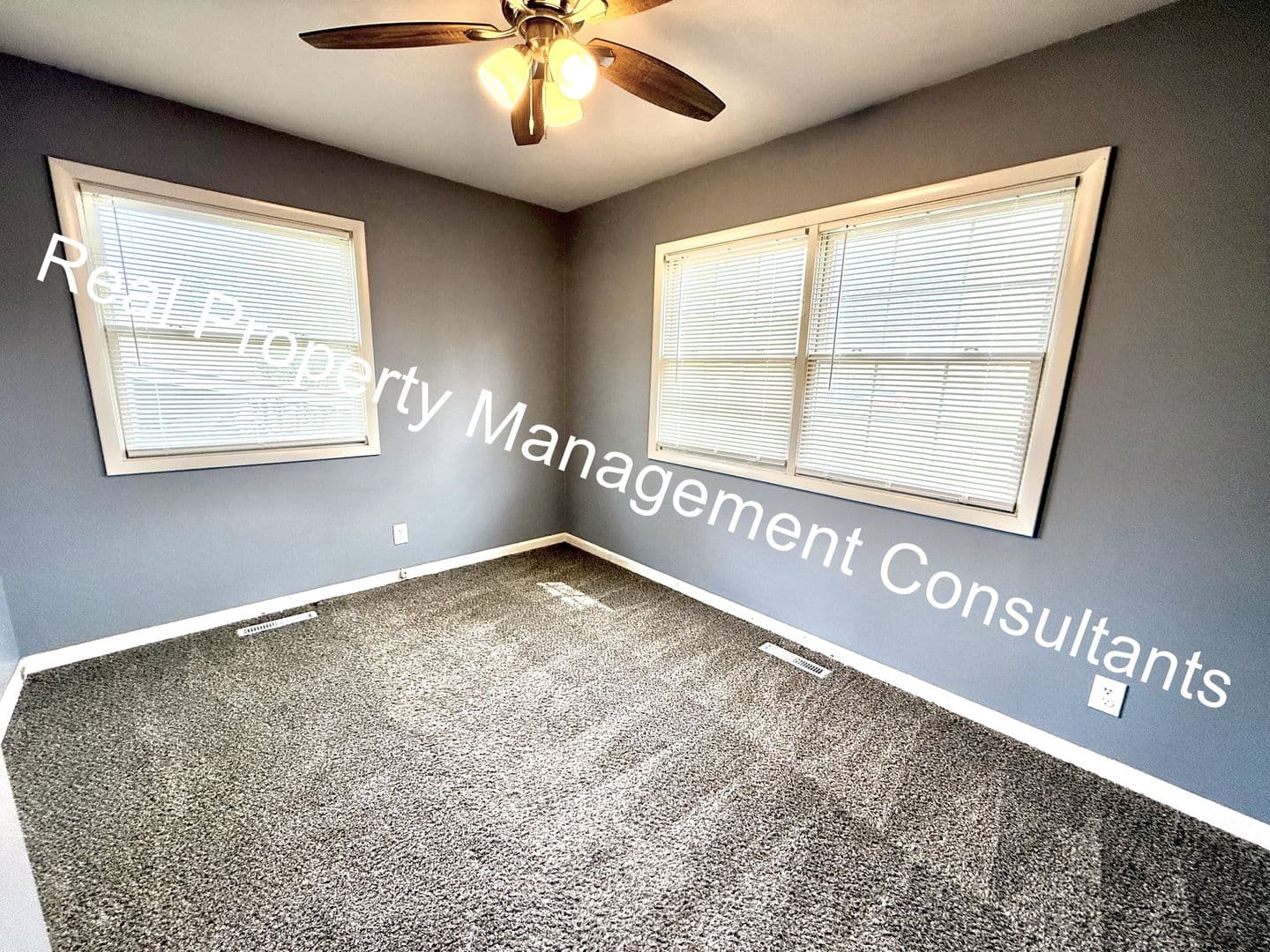 Olathe House: 1108 W Elm St