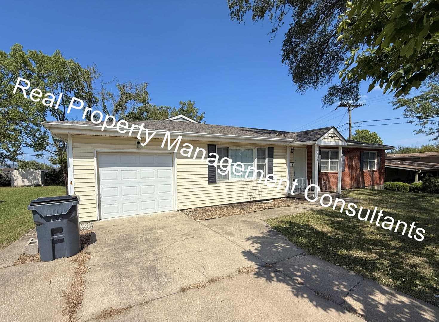 Olathe House: 1108 W Elm St