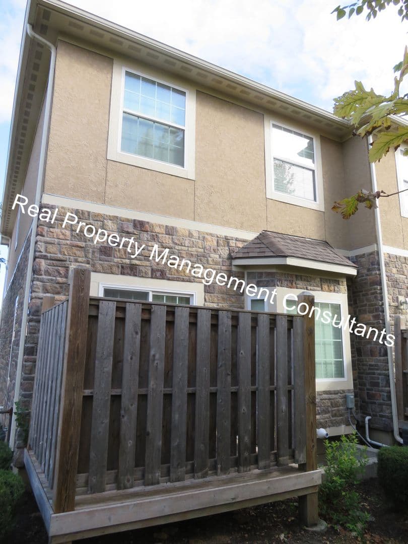 Overland Park Townhome: 7878 W 158th Ct
