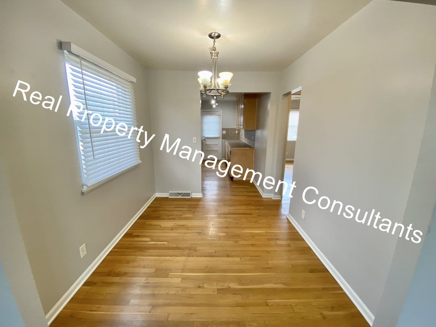 Kansas City House: 4211 Clark Ave, Unit 4