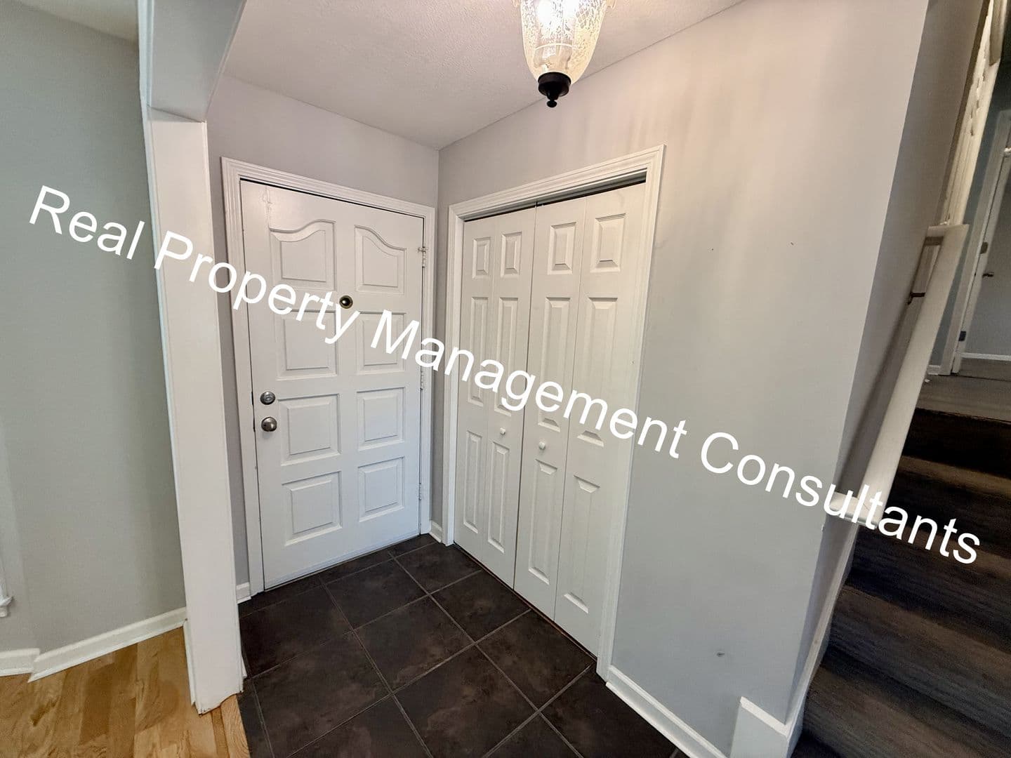 Olathe House: 1017 Kenwood Ln