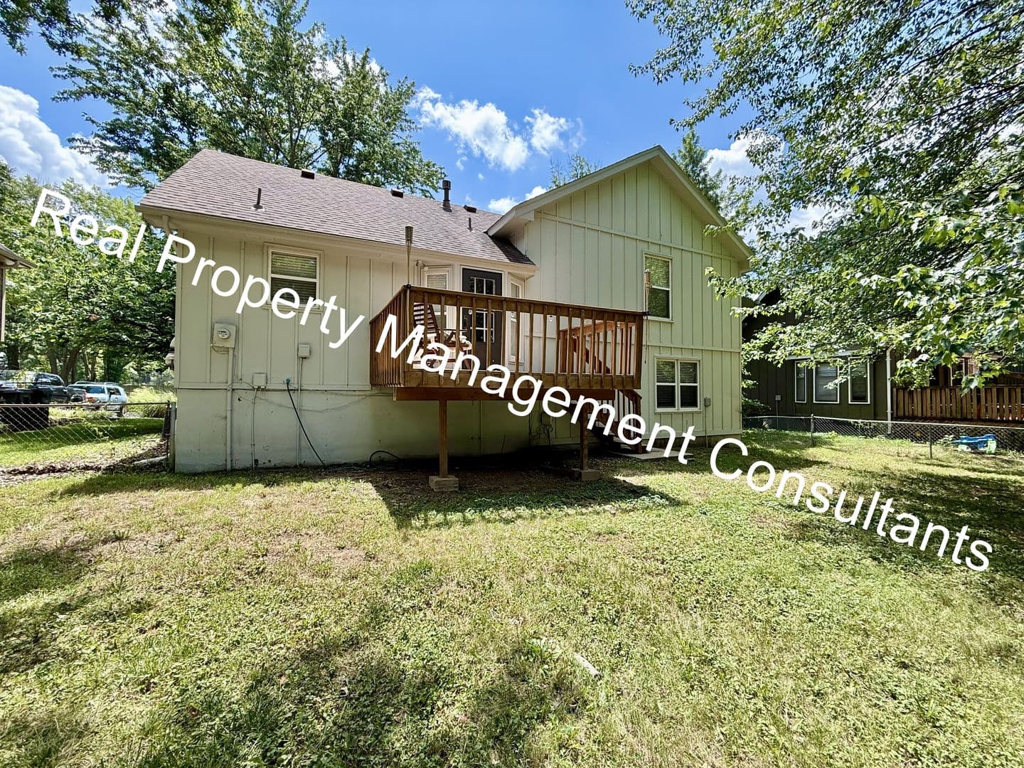 Olathe House: 1017 Kenwood Ln
