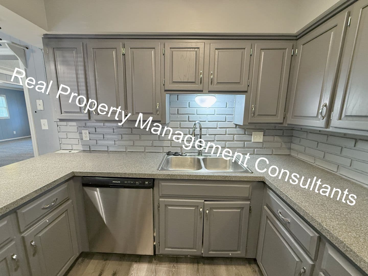 Olathe House: 1108 W Elm St