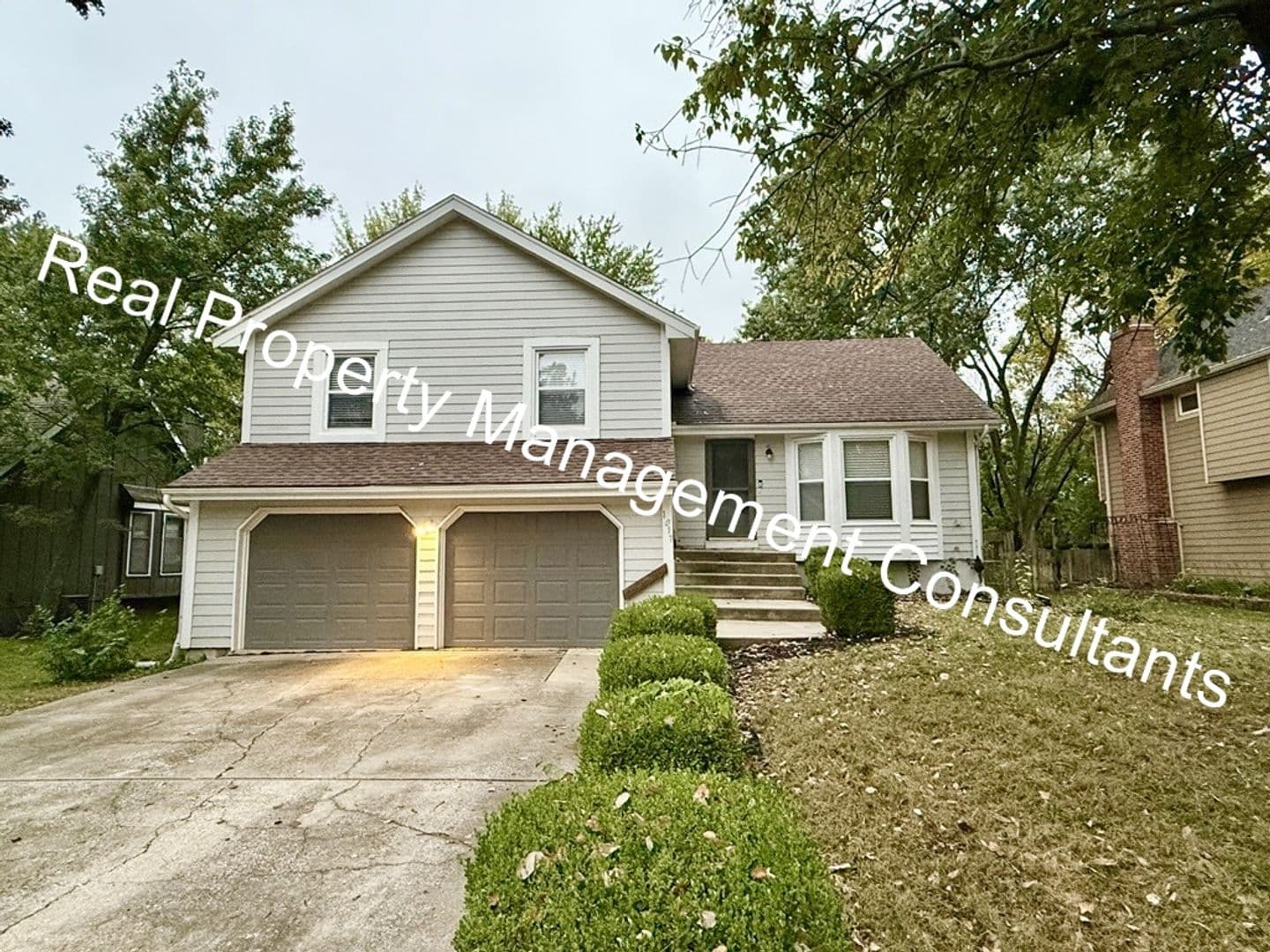 Olathe House: 1017 Kenwood Ln