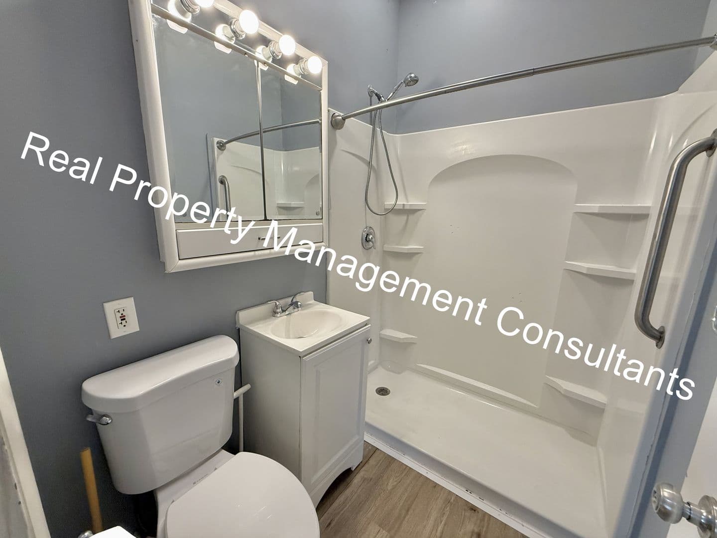 Olathe House: 1108 W Elm St