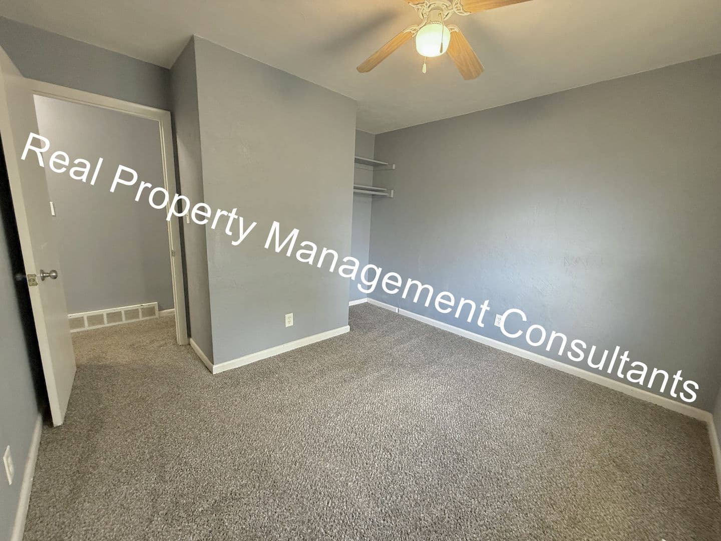 Olathe House: 1108 W Elm St