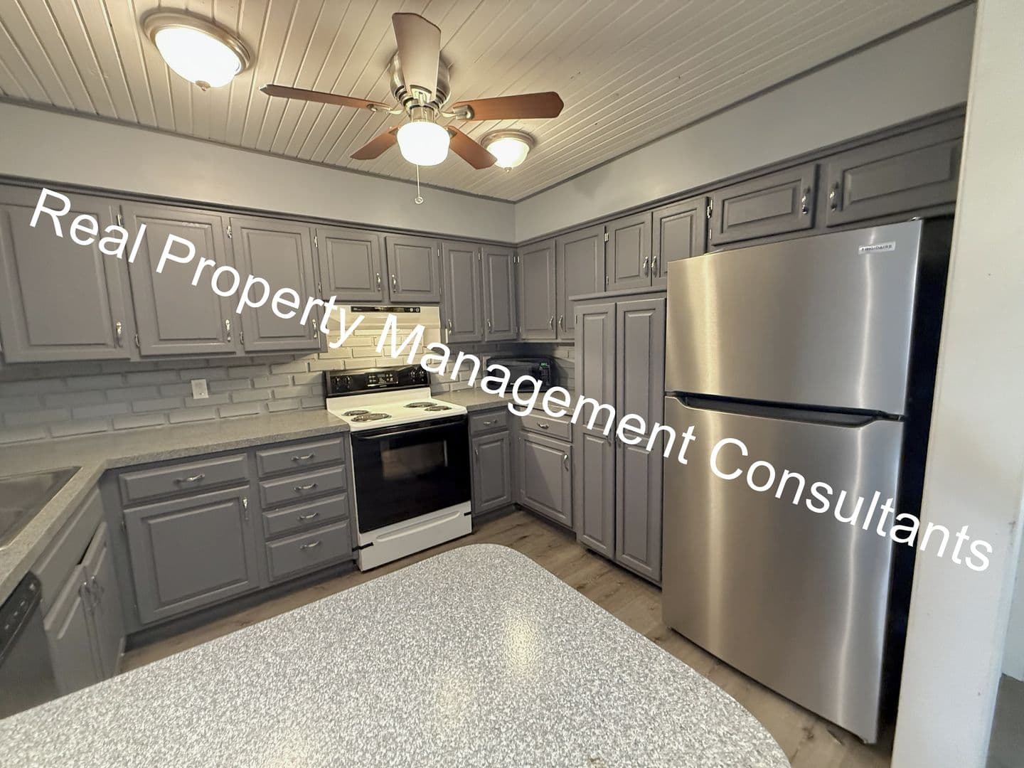 Olathe House: 1108 W Elm St