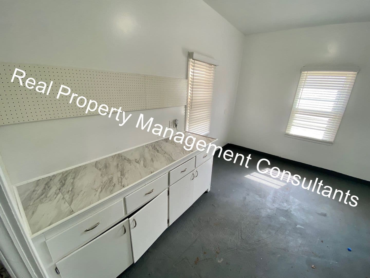 Kansas City House: 5905 E 101st St