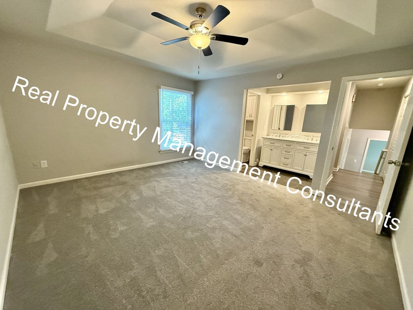 Olathe House: 1017 Kenwood Ln