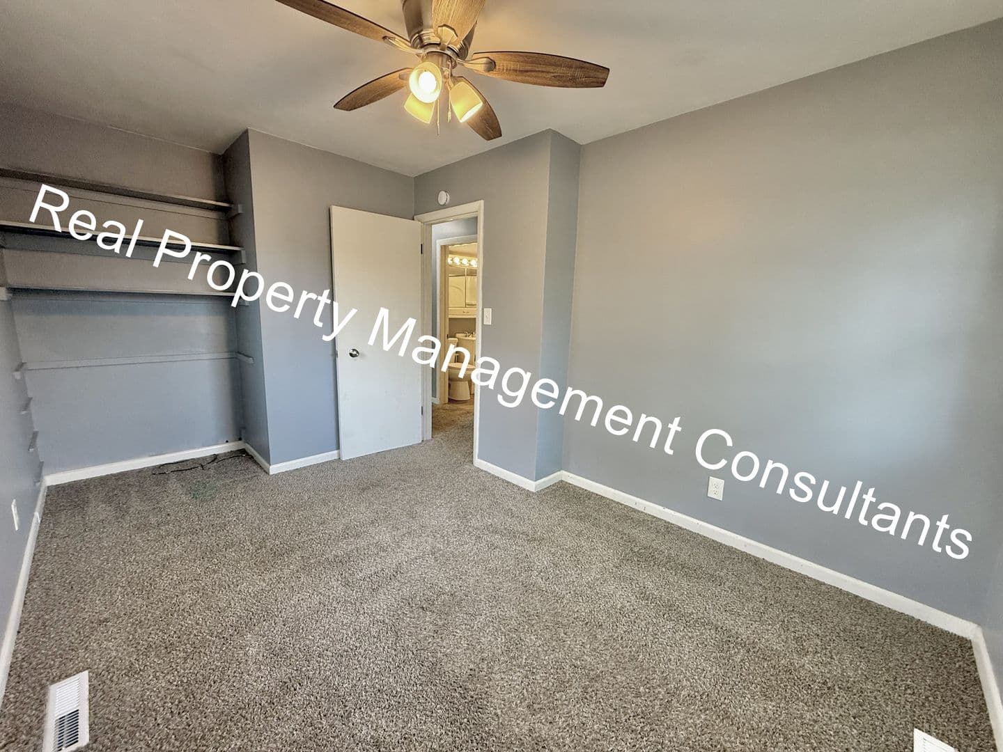 Olathe House: 1108 W Elm St