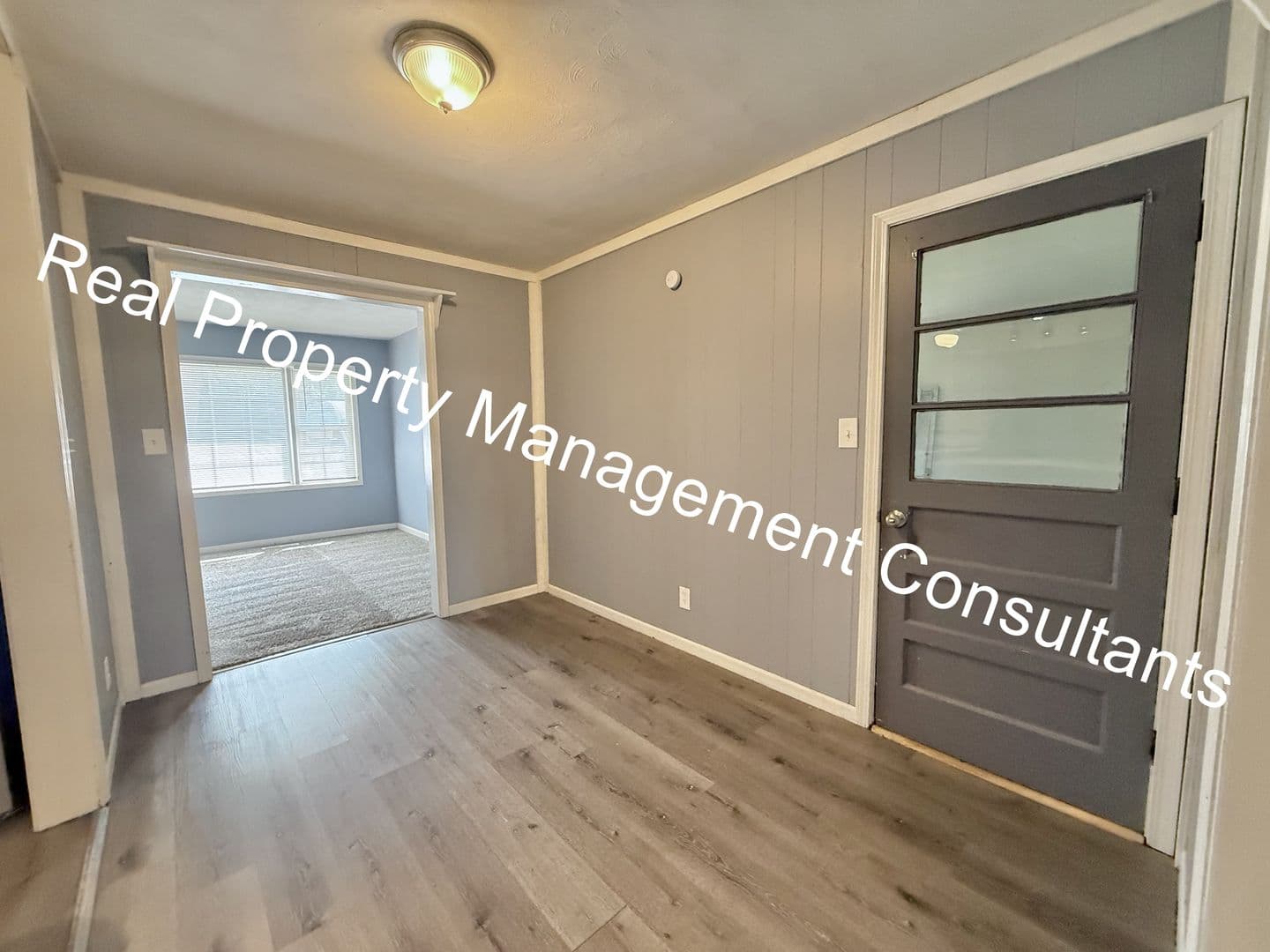 Olathe House: 1108 W Elm St