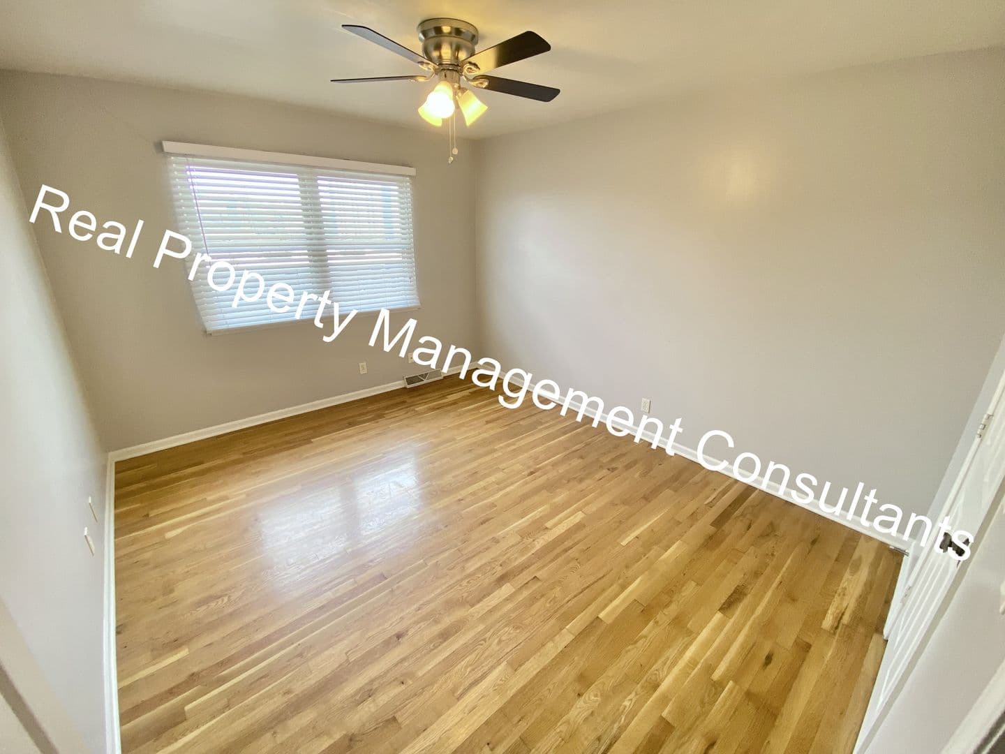 Kansas City House: 4211 Clark Ave, Unit 4