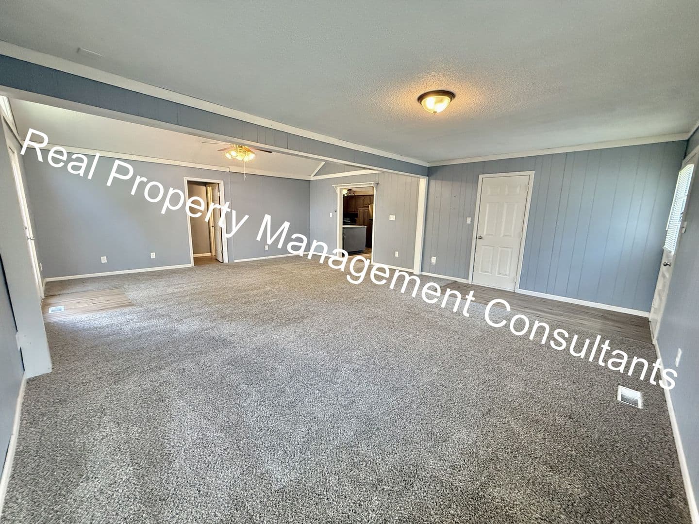 Olathe House: 1108 W Elm St