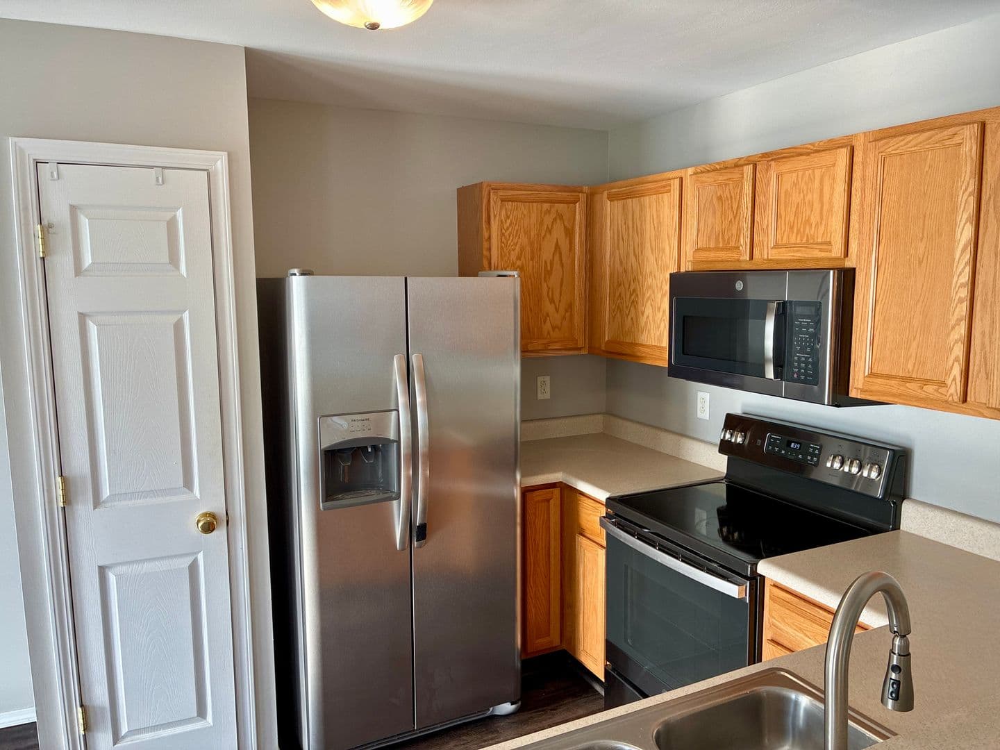 O'Fallon House: 8 W Homefield Point Ct