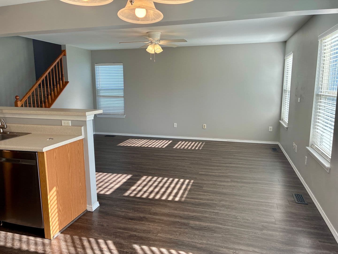 O'Fallon House: 8 W Homefield Point Ct